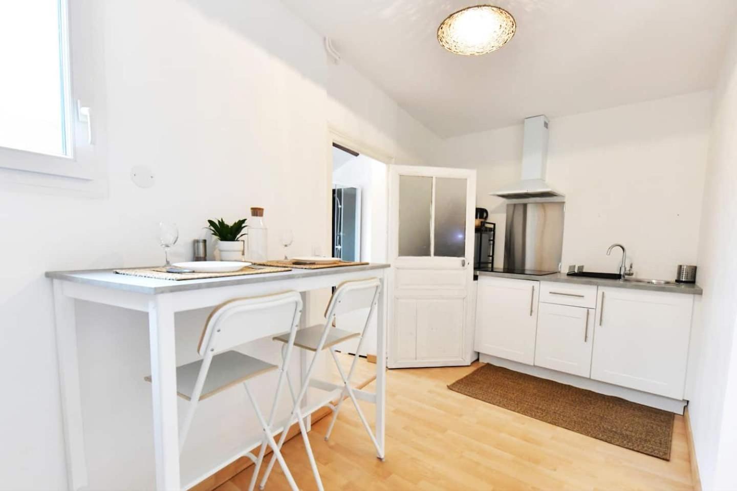 Bohemia - Best Keys - Ideal Pro & Couple - Cosy - Centre Ville - Smart Tv - Netflix & Wifi Fibre - Check-In Autonome - Parking Facile & Gratuit - Confort & Equipements Premium Sens Exterior photo
